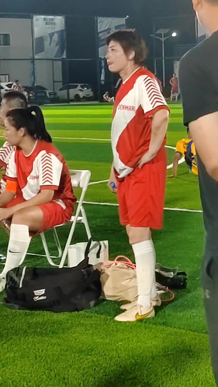包含上海市女足比赛赛况火热，球员个个表现出色的词条